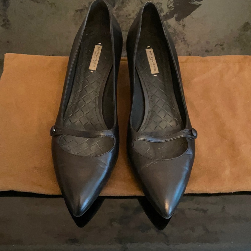 Bottega Veneta size 37 kitten heel 1.5 kitten heel